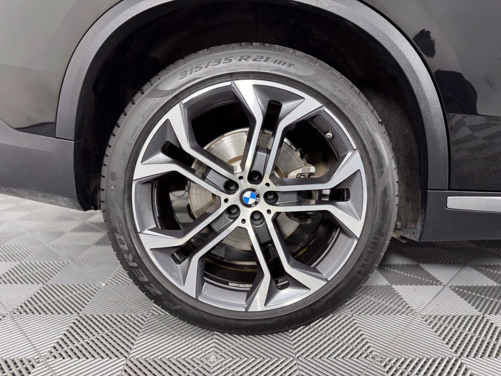 Used 2022 BMW X5 xDrive40i w/ Parking Assistance Package AWD/4WD image 17