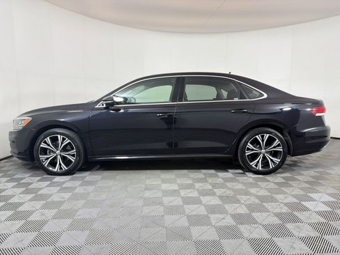 Used 2022 Volkswagen Passat 2.0T SE FWD image 2