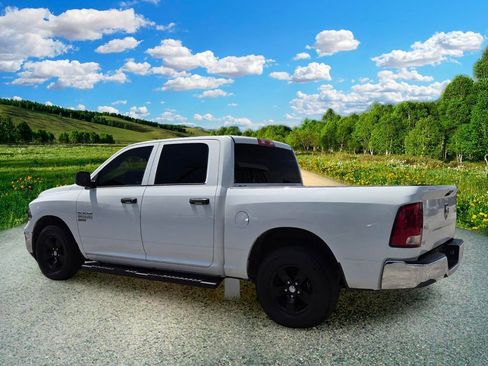 Certified 2022 RAM 1500 Classic SLT RWD image 4