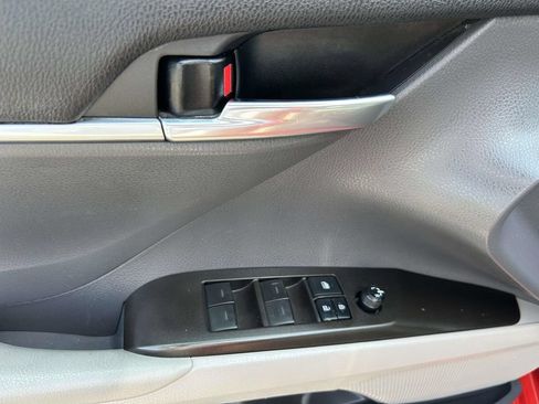 Used 2021 Toyota Camry SE w/ Convenience Package FWD image 18