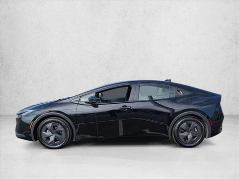 Used 2025 Toyota Prius LE image 9