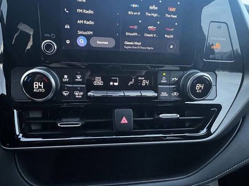 Used 2024 Toyota Highlander AWD image 18