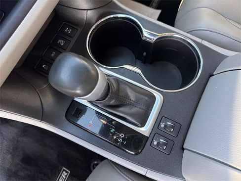 Certified 2018 Toyota Highlander XLE image 24