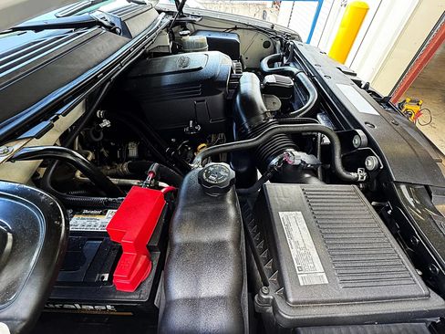 Used 2010 Chevrolet Suburban LTZ RWD image 13