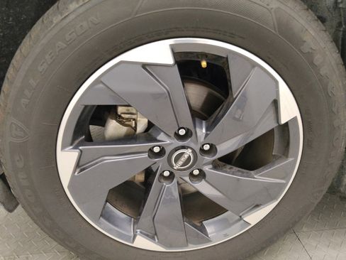 Used 2024 Nissan Rogue SV w/ SV Premium Package FWD image 31