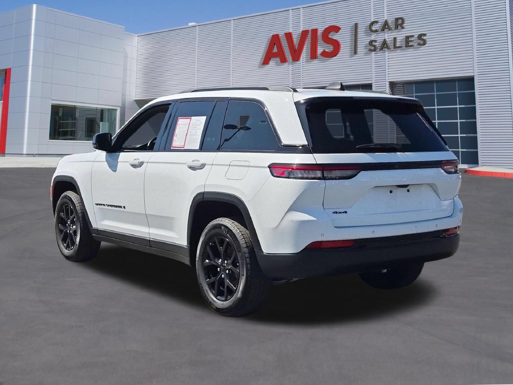 Used 2025 Jeep Grand Cherokee Altitude AWD/4WD image 9