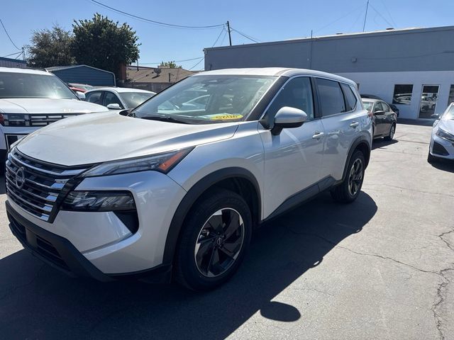 Used 2025 Nissan Rogue SV AWD/4WD image 2