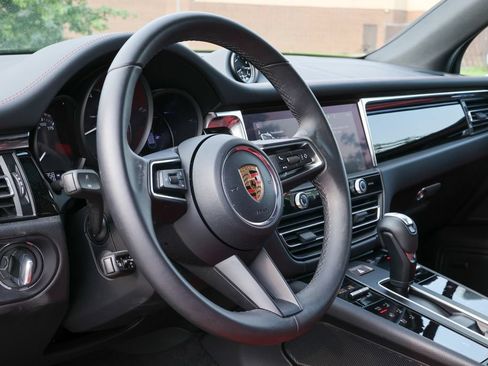 Certified 2026 Porsche Macan AWD/4WD image 30