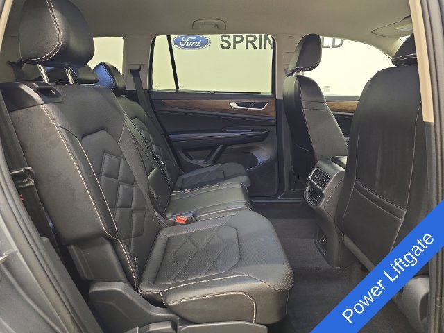 Used 2025 Volkswagen Atlas SE AWD/4WD image 12