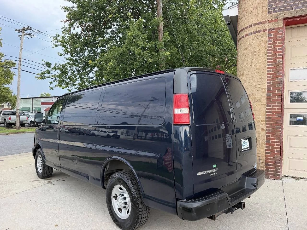 Used 2015 Chevrolet Express 2500 w/ Cold Climate Package RWD image 12