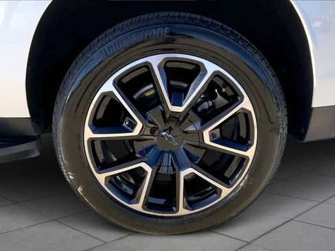 Used 2023 Chevrolet Suburban RST w/ Luxury Package image 11