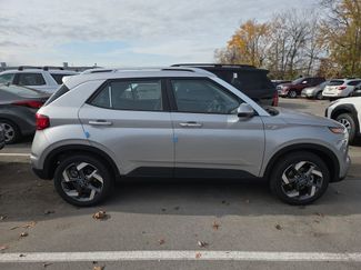 New 2026 Hyundai Venue SEL video 4