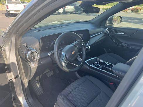 Used 2026 Chevrolet Equinox LT AWD/4WD image 10