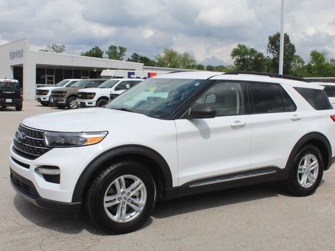 Used 2023 Ford Explorer XLT w/ Equipment Group 202A RWD image 3
