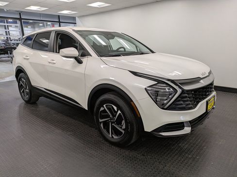 Certified 2024 Kia Sportage LX image 3