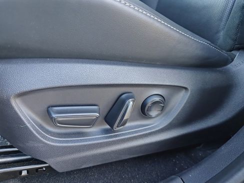 Used 2025 Toyota Crown Signia image 5