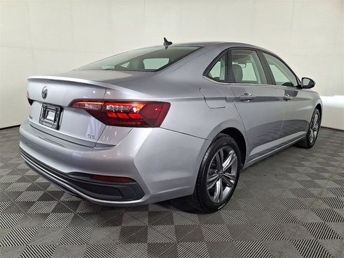 Used 2024 Volkswagen Jetta SE image 10