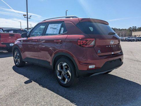 Certified 2025 Hyundai Venue SEL image 5