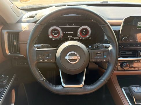Used 2023 Nissan Pathfinder Platinum FWD image 22