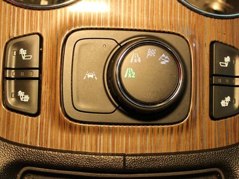 Used 2023 GMC Acadia SLE image 31