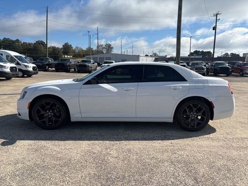 Used 2022 Chrysler 300 Touring w/ Sport Appearance Package image 5