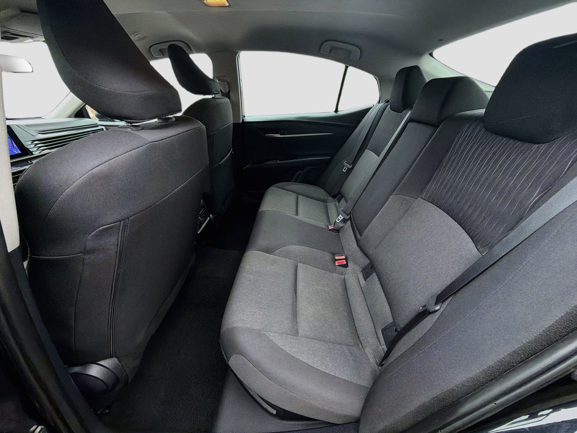Used 2025 Toyota Camry LE FWD image 29