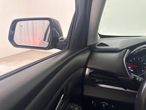 Used 2019 Chevrolet Traverse LT FWD image 33