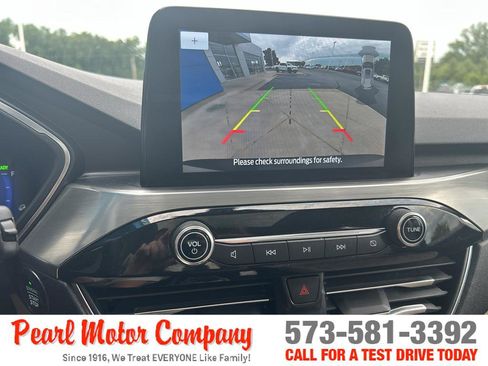 Used 2022 Ford Escape Titanium image 16