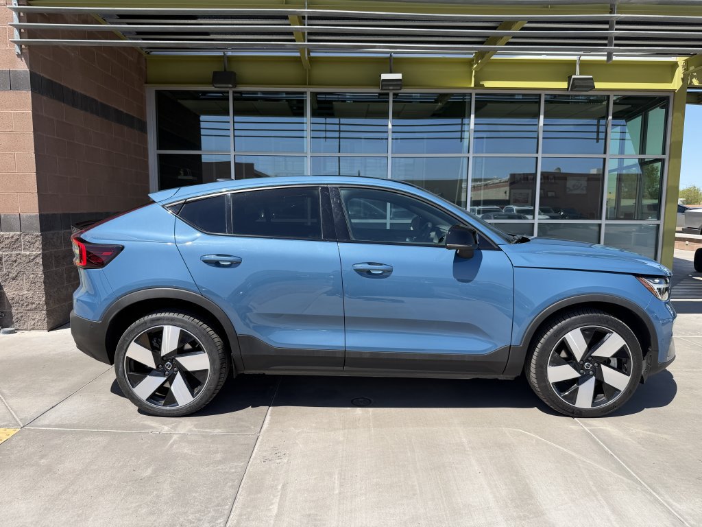 Used 2023 Volvo C40 P8 Recharge Ultimate AWD/4WD image 9