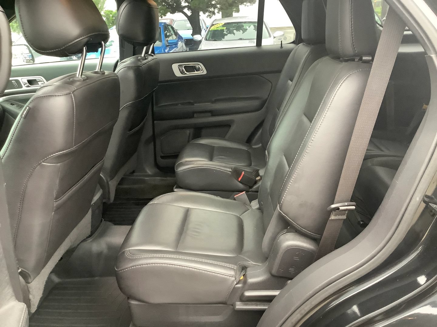 Used 2015 Ford Explorer XLT w/ Equipment Group 202A AWD/4WD image 19
