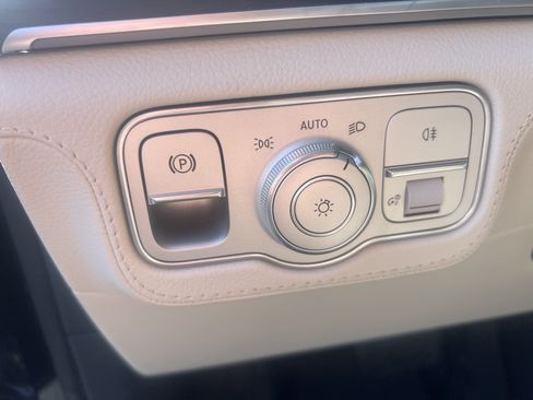 Certified 2025 Mercedes-Benz GLS 450 4MATIC image 17