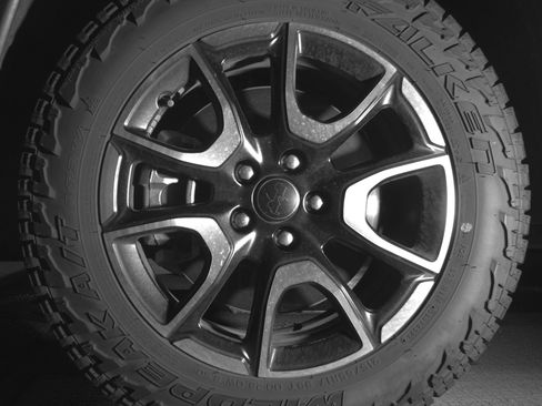 Used 2025 Jeep Compass Trailhawk AWD/4WD image 12
