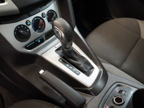 Used 2014 Ford Focus SE w/ SE Winter Package FWD image 22