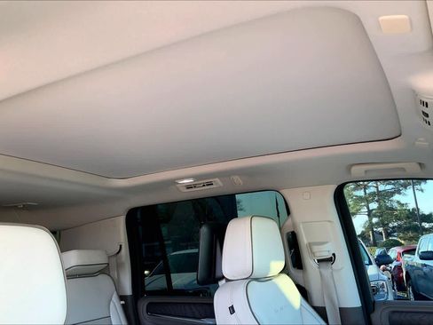 Used 2023 GMC Yukon XL Denali w/ Advanced Technology Package image 14