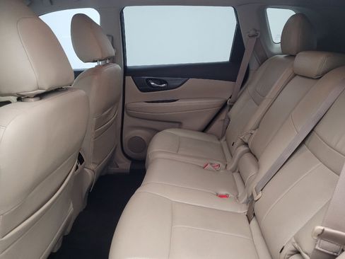 Used 2018 Nissan Rogue SV w/ Premium Package FWD image 18
