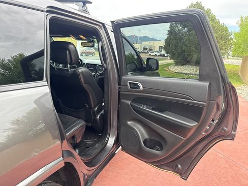 Used 2018 Jeep Grand Cherokee Altitude AWD/4WD image 24