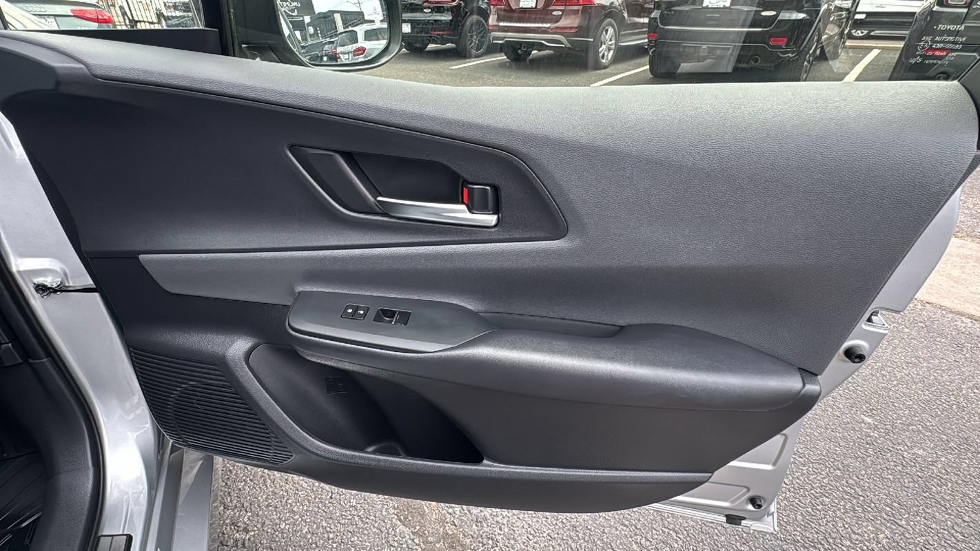 Used 2024 Toyota Prius XLE FWD image 21