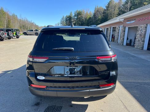 Used 2023 Jeep Grand Cherokee Limited w/ Black Appearance Package image 6