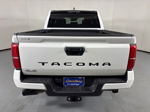 Used 2025 Toyota Tacoma SR5 AWD/4WD image 7