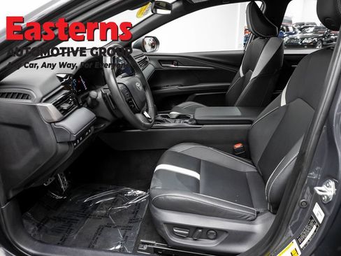 Used 2025 Toyota Camry SE FWD image 13