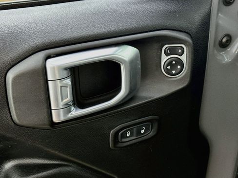 Used 2019 Jeep Wrangler Unlimited Sport S AWD/4WD image 19