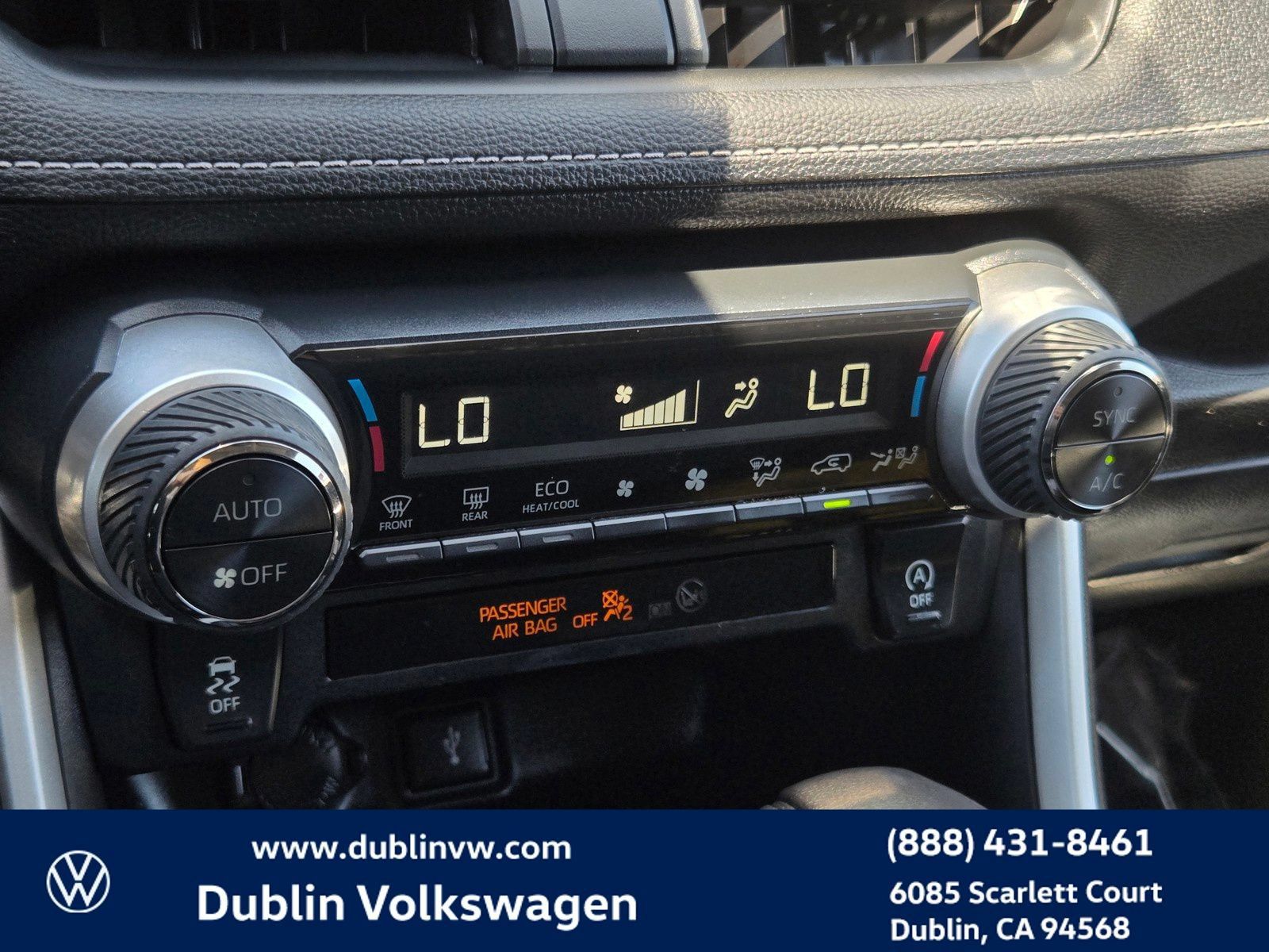 Used 2021 Toyota RAV4 XLE w/ Convenience Package FWD image 18