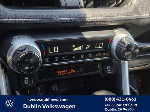 Used 2021 Toyota RAV4 XLE w/ Convenience Package FWD image 18