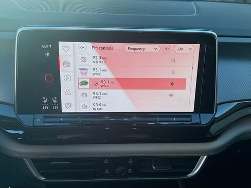 Certified 2025 Volkswagen Atlas Peak Edition SE image 12