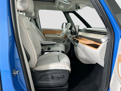 New 2025 Volkswagen ID. Buzz 1st Edition image 27