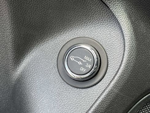 Used 2022 Buick Encore GX Essence w/ Advanced Technology Package FWD image 27