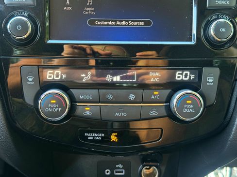 Used 2018 Nissan Rogue SL w/ Premium Package FWD image 28