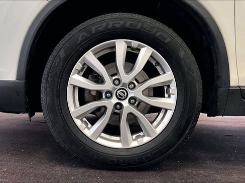 Used 2017 Nissan Rogue SV image 8