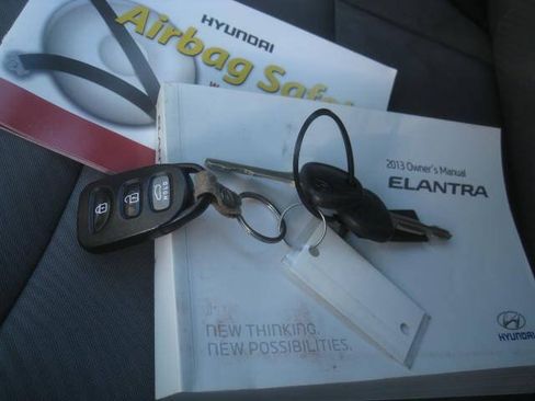 Used 2013 Hyundai Elantra GLS FWD image 23
