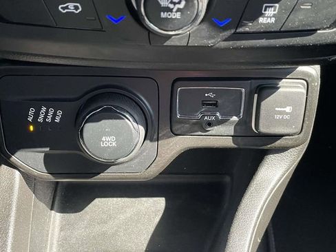 Used 2021 Jeep Renegade Latitude AWD/4WD image 26